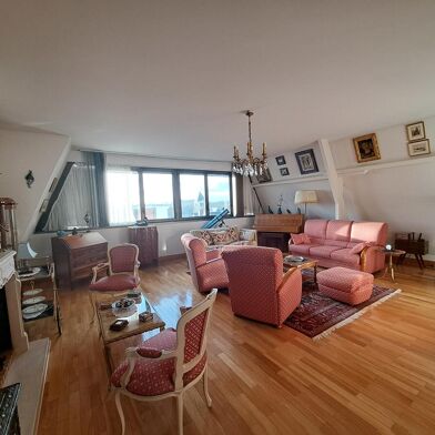 Appartement 8 pièces 307400 €