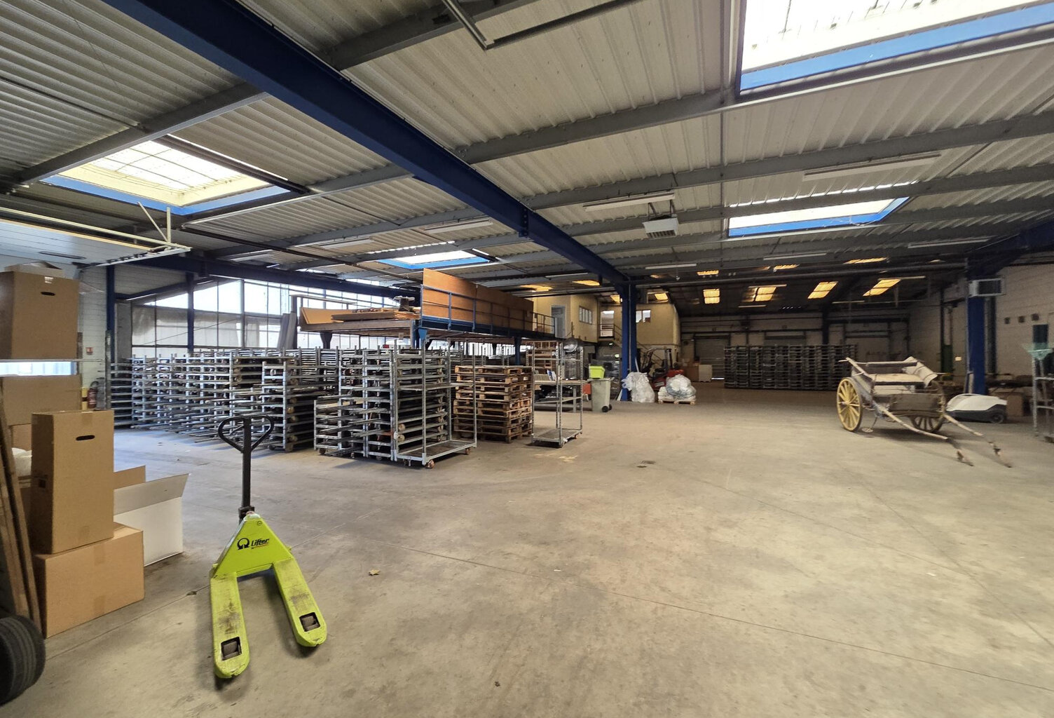LOCAL D'ACTIVITE A VENDRE BEAUCOUZE — photo 1