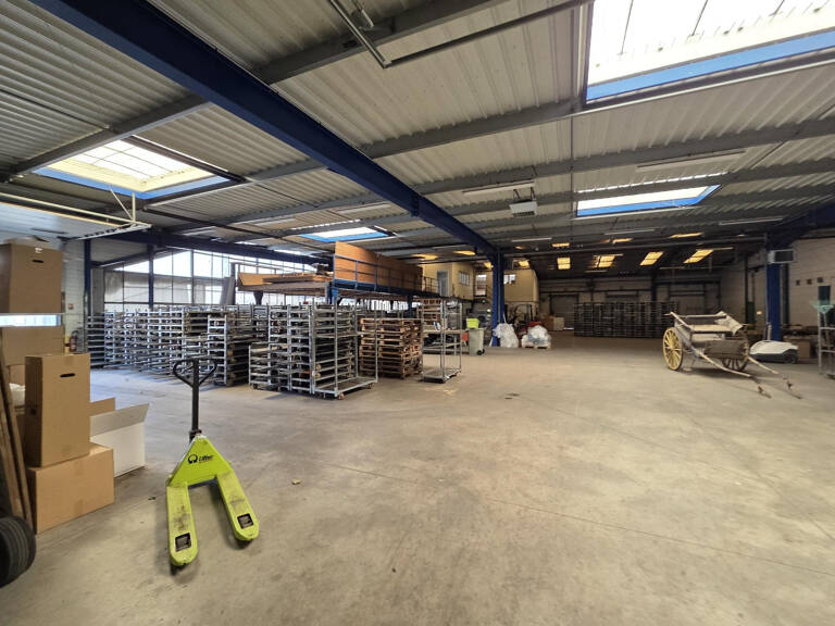 LOCAL D'ACTIVITE A VENDRE BEAUCOUZE — photo 1