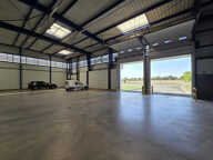 LOCAL D'ACTIVITE A VENDRE BEAUCOUZE — photo 2