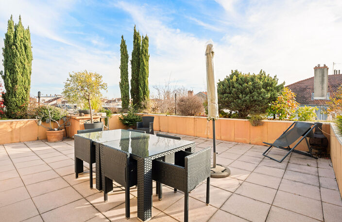 LYON 6, DERNIER ETAGE, DUPLEX, 122.01m² + TERRASSE 75.28 m² — photo 3