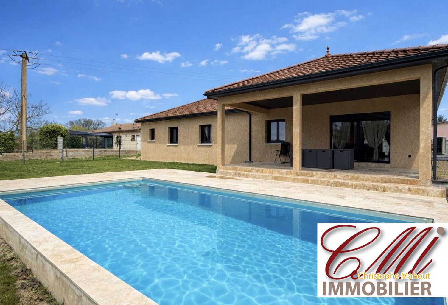 Pavillon avec Piscine — photo 1
