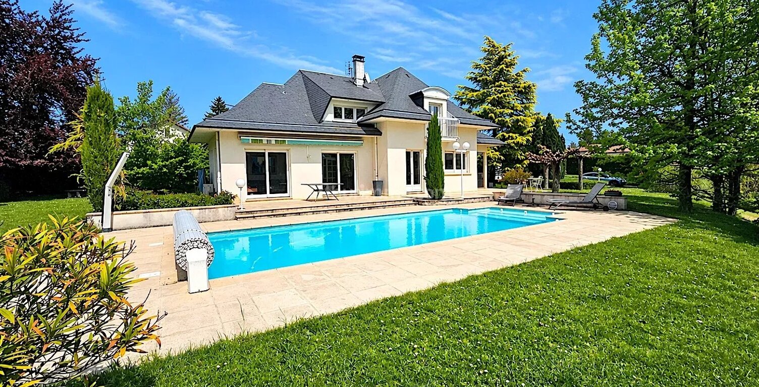 Maison - St-Clair-de-la-Tour — photo 1