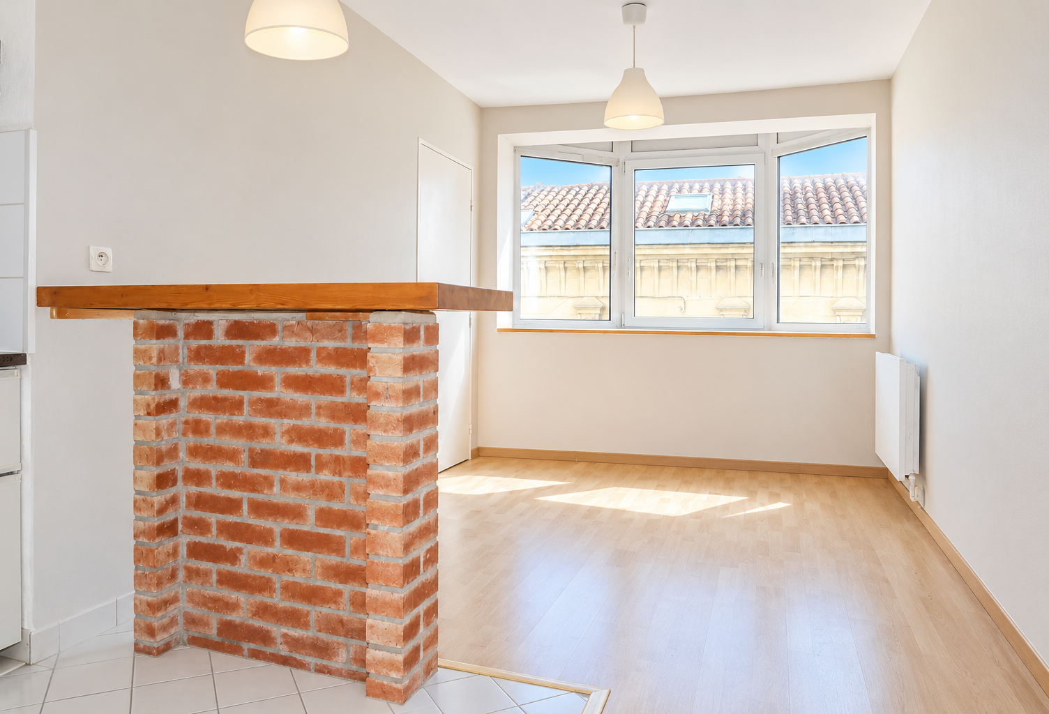 Barrière St Genès - Bergonié - T2 (40m2) avec place parking. — photo 1