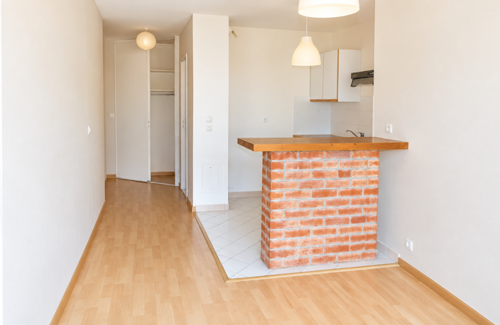 Barrière St Genès - Bergonié - T2 (40m2) avec place parking. — photo 4