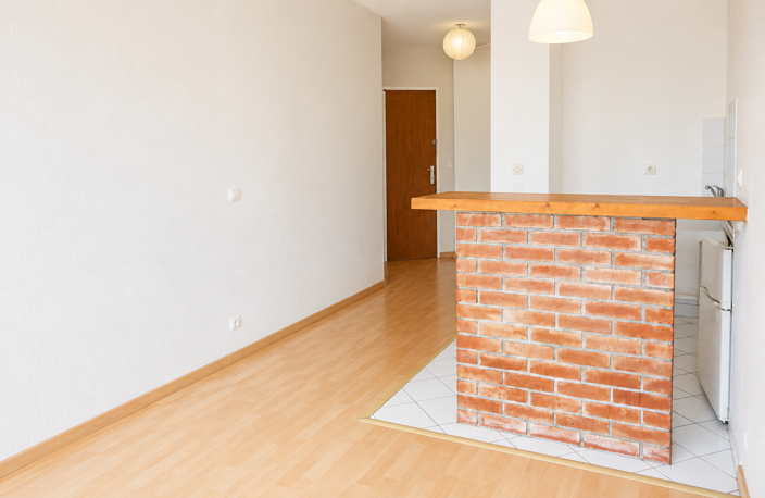 Barrière St Genès - Bergonié - T2 (40m2) avec place parking. — photo 5