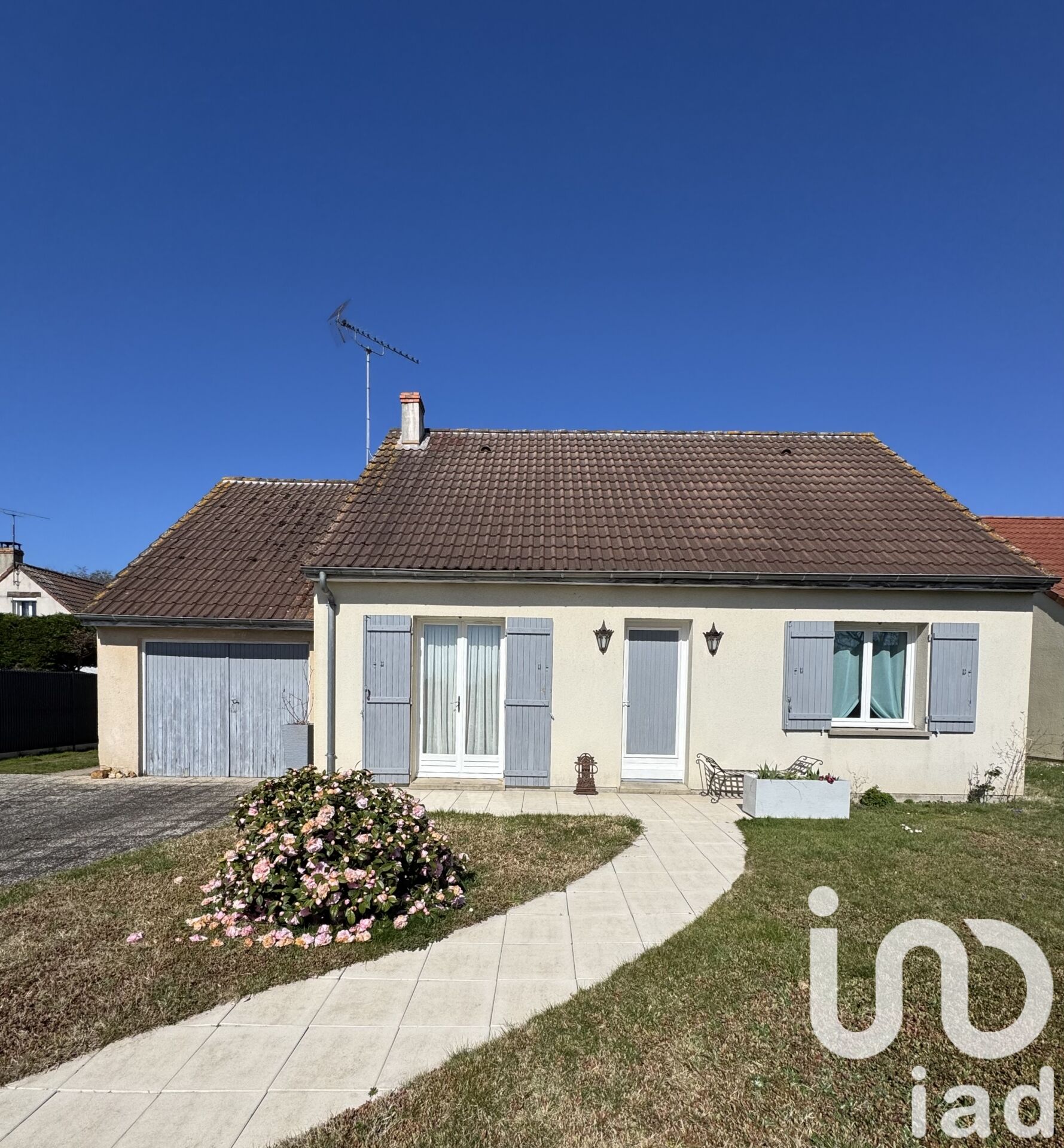 St-Denis-De-L-Hotel - 91m² - 4p. - 3ch.