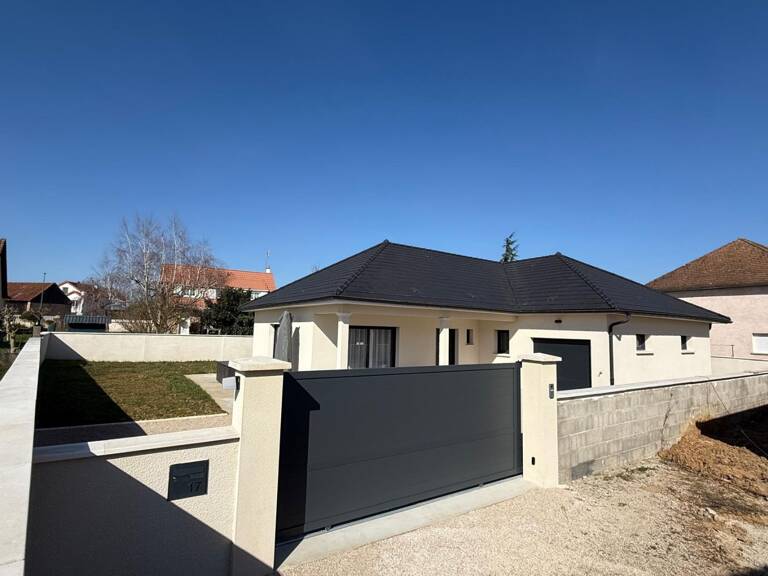 Villa — photo 1