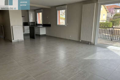 Appartement 4 pièces 990 €