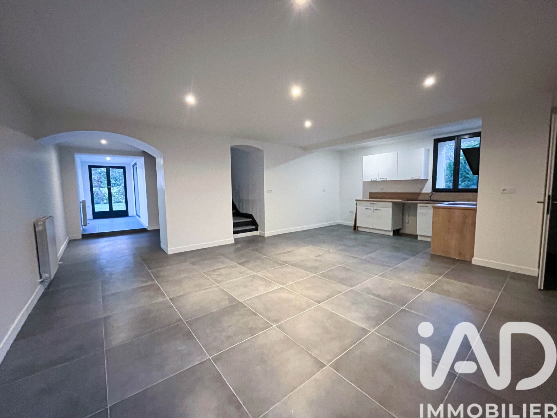 Mantes-la-Ville - 201m² - 6p.