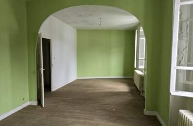 Maison de bourg de 14 pièces principales — photo du bien