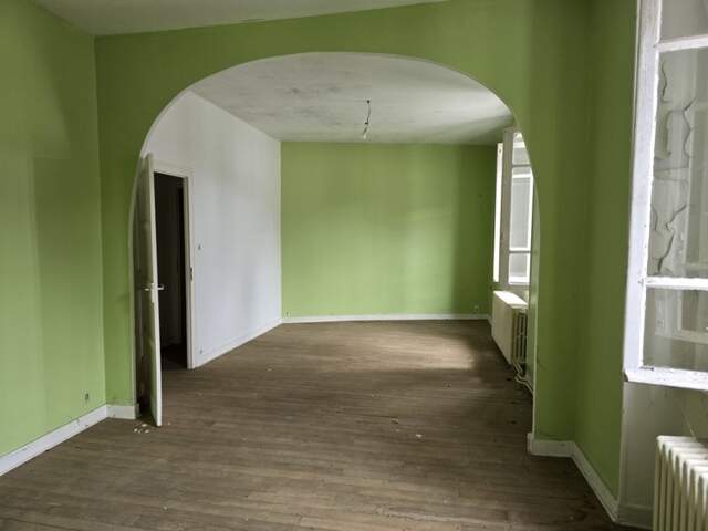 Maison de bourg de 14 pièces principales — photo du bien