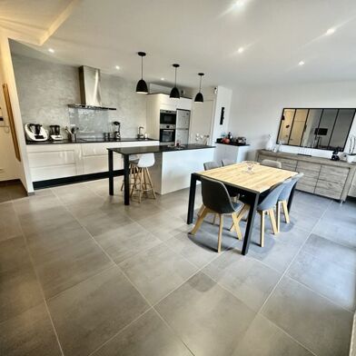 Appartement 4 pièces 337920 €