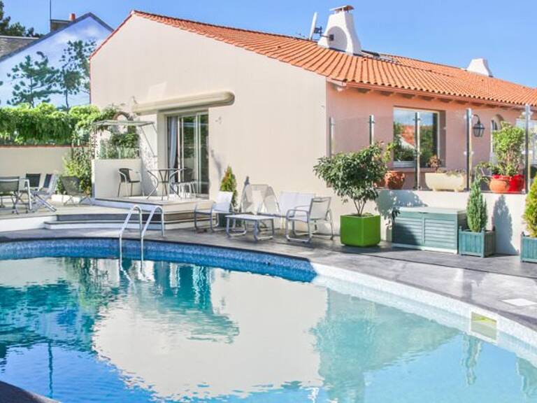 Maison en pierre de 6 pièces principales — photo 1