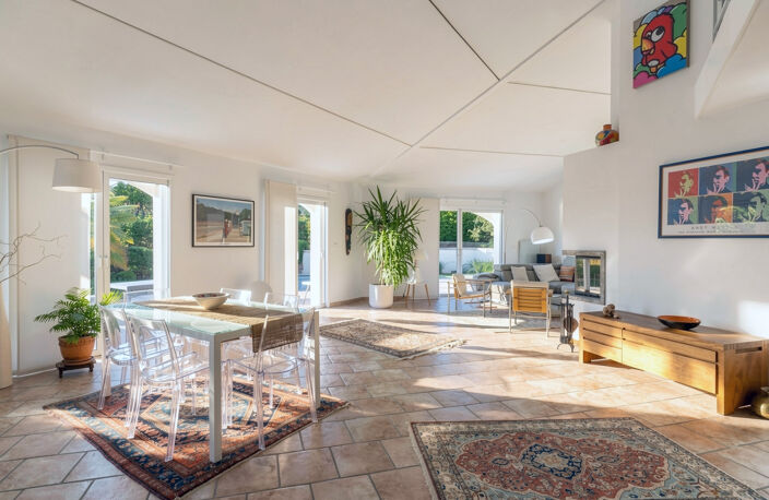 MAISON - 210m2 - CHARBONNIÈRES-LES-BAINS — photo 2