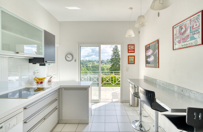 MAISON - 210m2 - CHARBONNIÈRES-LES-BAINS — photo 3