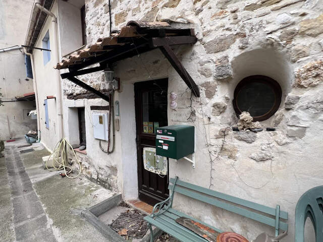 A vendre Grande maison de village  à Puyloubier, 29 pièces, 7 chambres — photo du bien