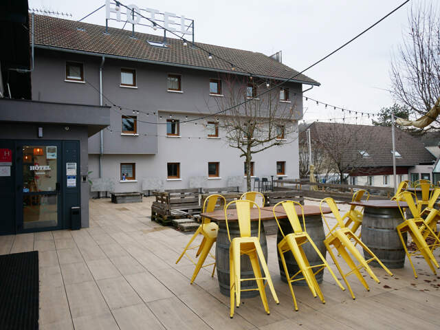 Hôtel et restaurant à la vente - Murs commerciaux et fonds — photo du bien