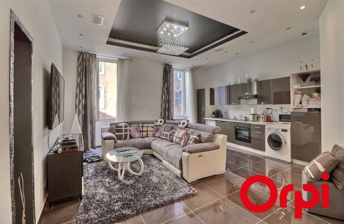 MAGNIFIQUE TYPE 4 SITUE AU COEUR DU CENTRE VILLE DE MARSEILLE A LA LIMITE DU 1ER ET 7EME ARRONDISSEMENT — photo 2