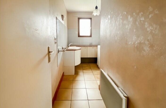 A VERNEUIL SUR VIENNE MAISON DE PLAIN PIED DE 95 M² 3 BELLES CHAMBRES SUR 1509 M² DE TERRAIN — photo 3