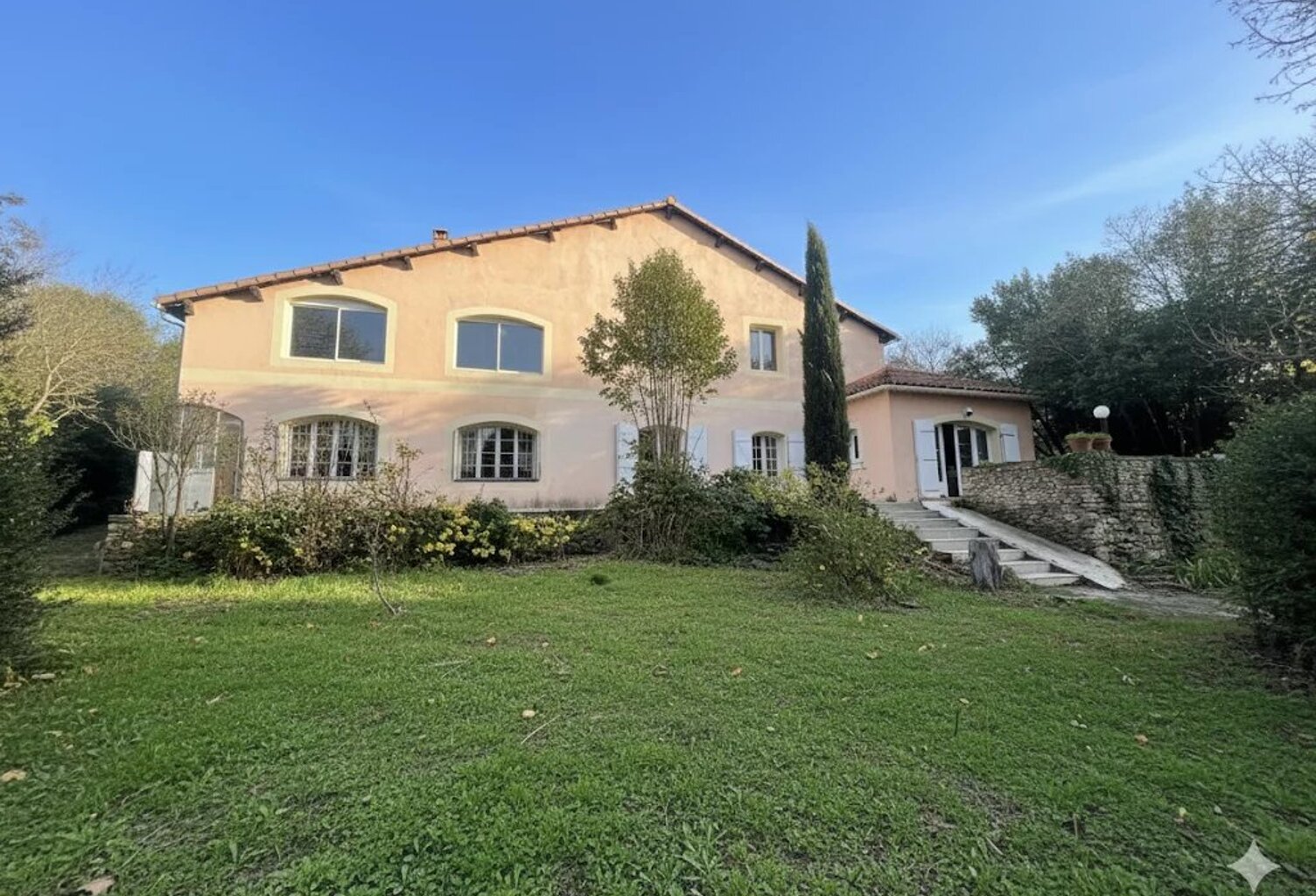 Nîmes, quartier Route de Sauve, maison dominante 199m² sur 1300m, 3chs + P2 indépendant — photo 1