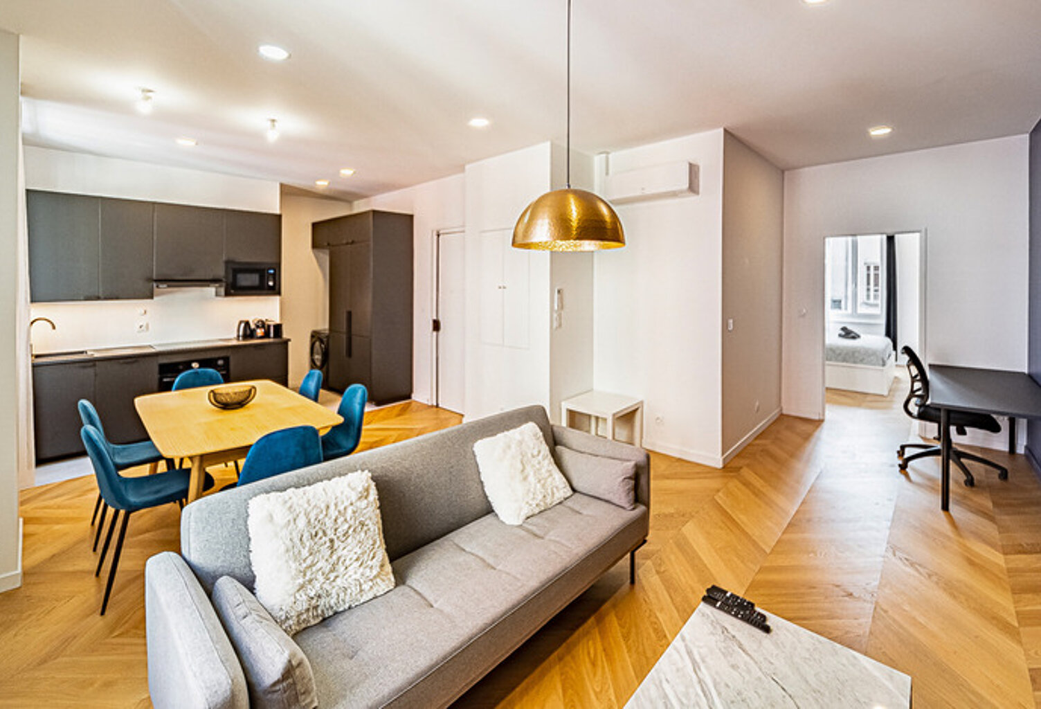 VILLEURBANNE - GRATTE CIEL -  T2 de 51 m² vendu entièrement meublé – Proche métro — photo 1