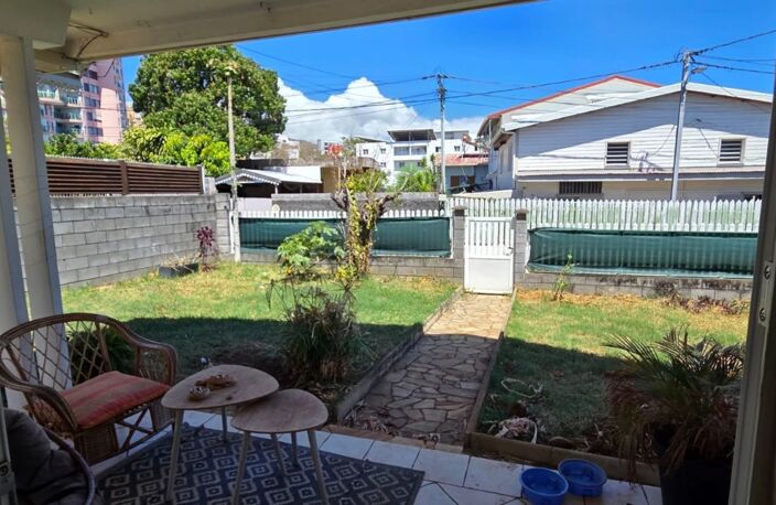 SAINTE CLOTILDE (974) A vendre Maison 6 pièces de 92 m² rénovée entièrement + dépendance T2 sur parcelle de 411 m² — photo 2