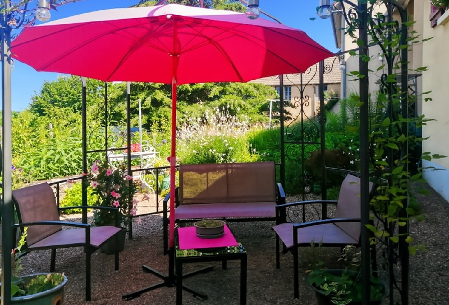 Charolles, pour investisseur, maison mitoyenne de ville, vendue avec loctaire en place — photo 1