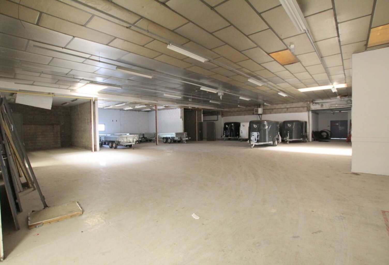 Dpt Saône et Loire (71), à louer proche de CHALON SUR SAONE Entrepôts et Bureaux de 285 m² — photo 1