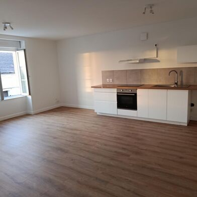 Appartement 4 pièces 745 €