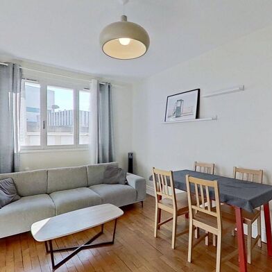 Appartement 3 pièces 945 €