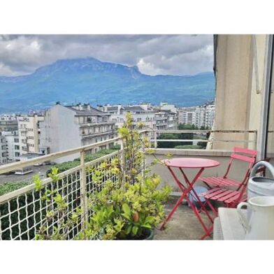 Appartement 3 pièces 890 €