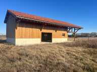 Vaste terrain constructible à vendre avec dépendance neuve — photo 2