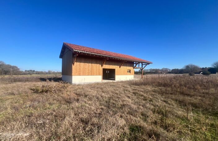 Vaste terrain constructible à vendre avec dépendance neuve — photo 3