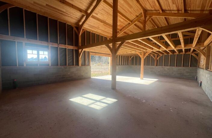 Vaste terrain constructible à vendre avec dépendance neuve — photo 5