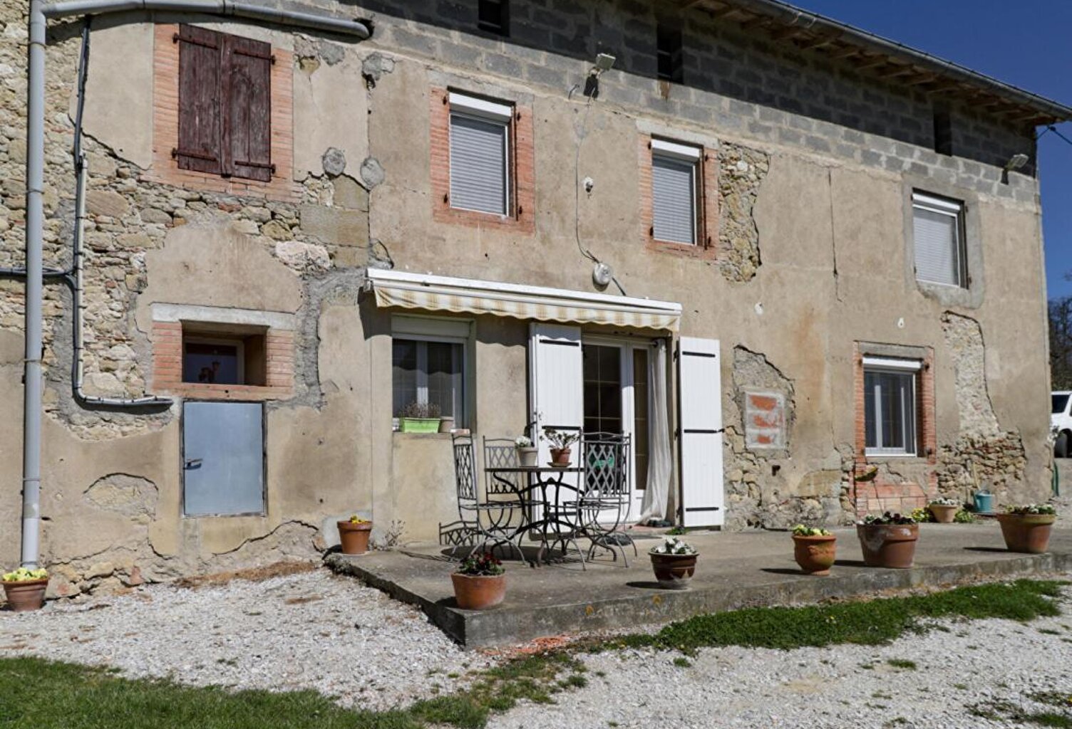 Propriété au calme, proche Puylaurens, avec grands volumes et potentiel — photo 1