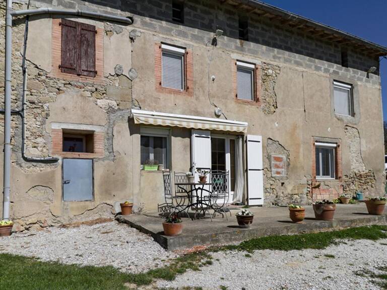 Propriété au calme, proche Puylaurens, avec grands volumes et potentiel — photo 1