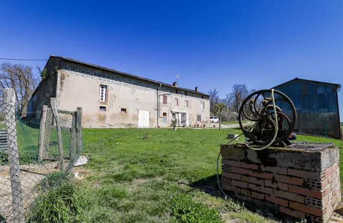 Propriété au calme, proche Puylaurens, avec grands volumes et potentiel — photo 2