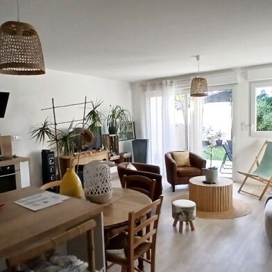 Appartement 3 pièces 330750 €