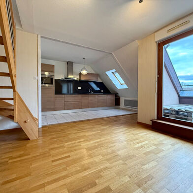 Appartement 3 pièces 858 €