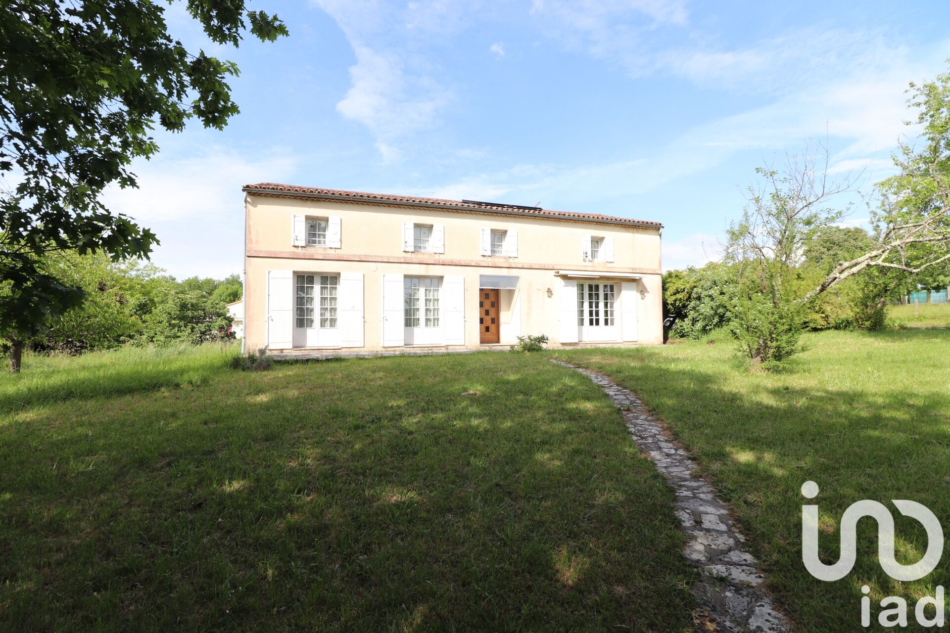 Montguyon - 193m² - 8p. - 3ch.