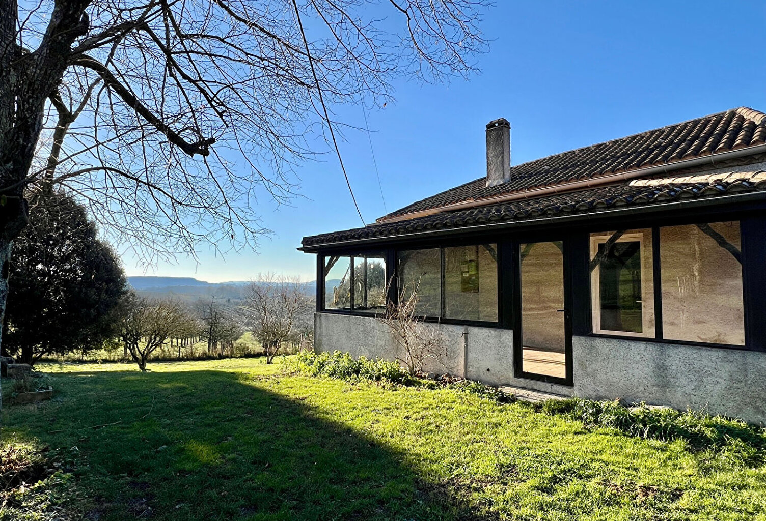 Maison de campagne en pierre , très belle vue position dominante — photo 1
