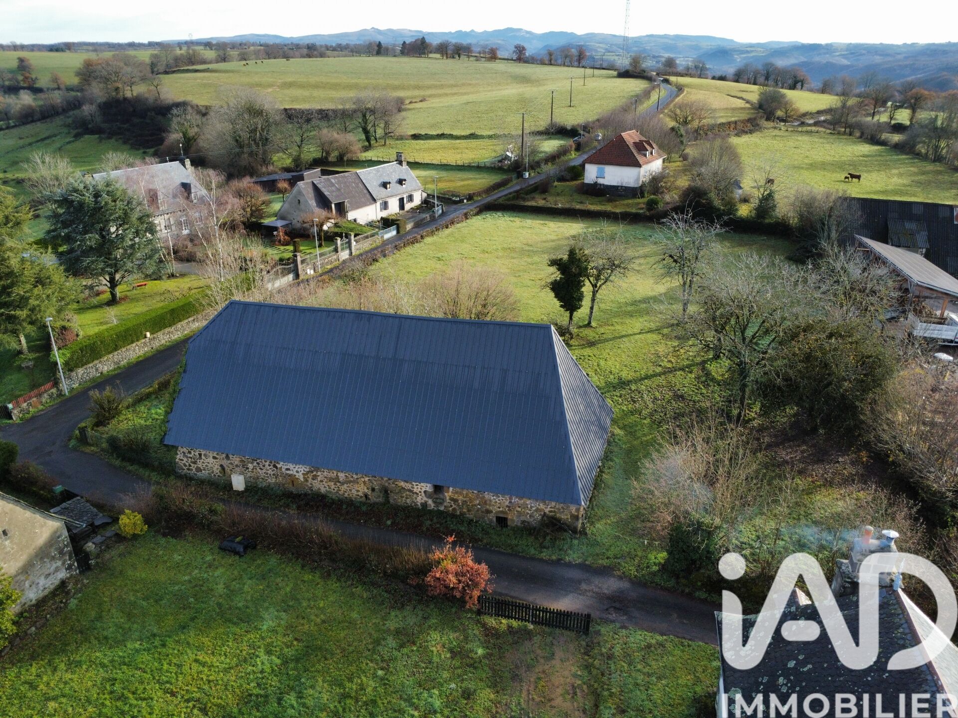 St-Martin-Cantales - 398m² - 2p.