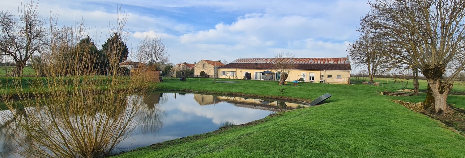 Maison 9 Pièces 213 m² à vendre à Puy-du-Lac (17380)