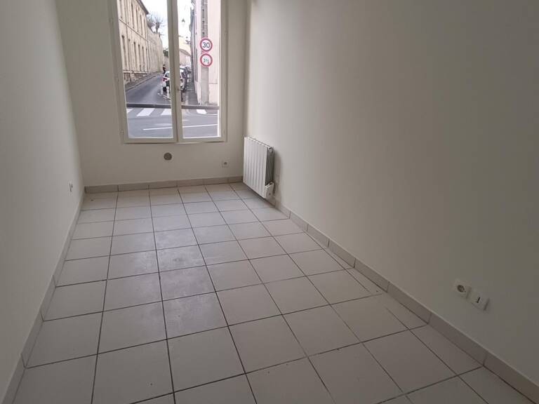 STUDIO TRIBUNAL PONTOISE TRES FAIBLES CHARGES — photo 1