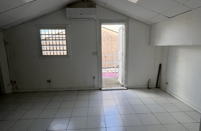 Local Commercial de 35m2 aux Abymes — photo 3