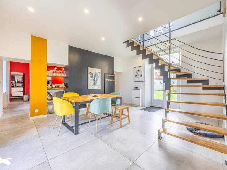 Maison en pierre de 7 pièces principales — photo 1