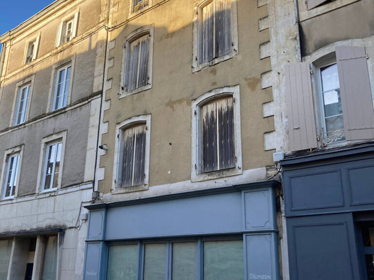 Dpt Charente (16), à vendre RUFFEC immeuble - Surface totale 330 m² environ, Surface habitable 176,37 m² — photo 1