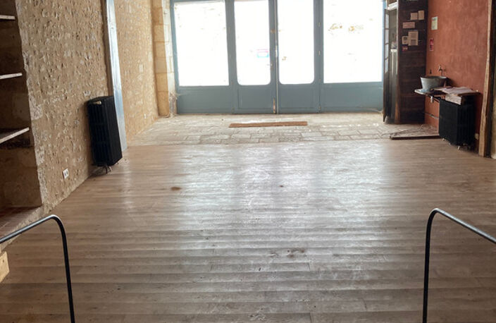 Dpt Charente (16), à vendre RUFFEC immeuble - Surface totale 330 m² environ, Surface habitable 176,37 m² — photo 3