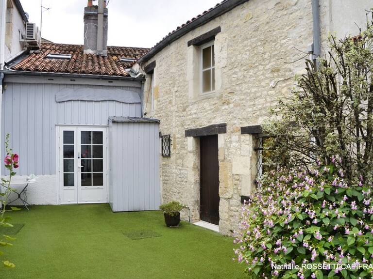 Maison à vendre  SURGERES (17) Ensemble immobilier de 120 m² hab. à remettre au goût du jour! — photo 1